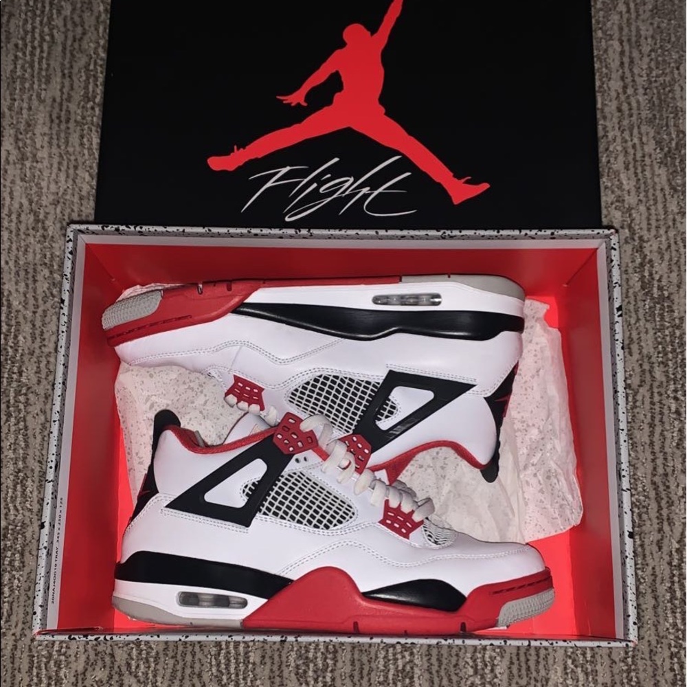 Jordan 4 fire red